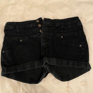 Xhiliration black button-up jean shorts